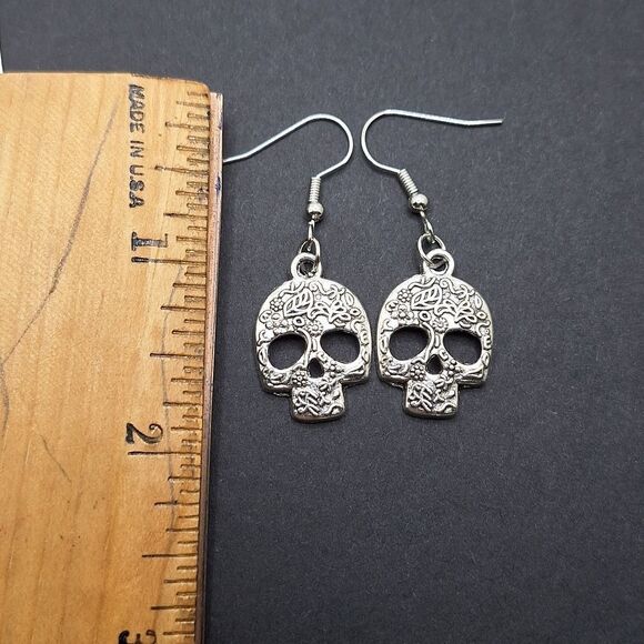 Minimalist sugar skull earrings dia de los muertos jewelry - Picture 5 of 5